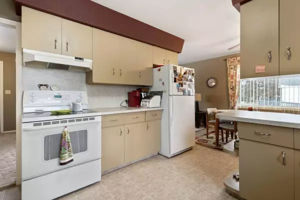 4804 47 AVE, Forestburg, AB T0B 1N0