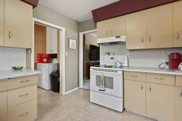 4804 47 AVE, Forestburg, AB T0B 1N0