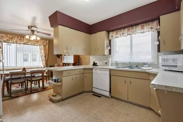 4804 47 AVE, Forestburg, AB T0B 1N0