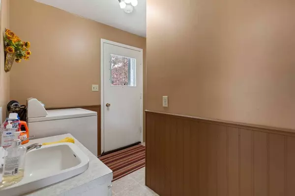 4804 47 AVE, Forestburg, AB T0B 1N0