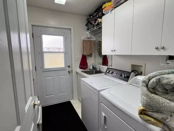 5502 50 AVE W, Forestburg, AB T0B 1N0