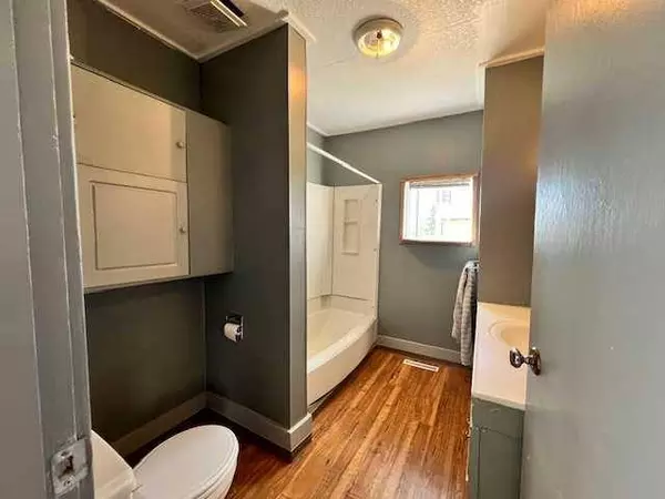 4801 49 ST, Sedgewick, AB T0B 4C0