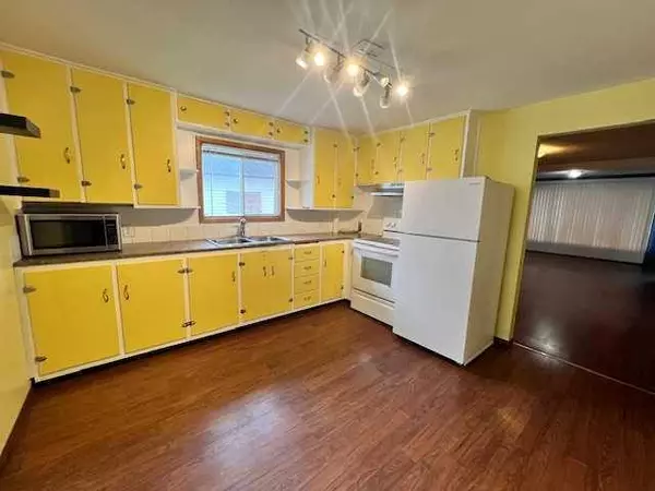 4607 49 ST, Forestburg, AB T0B 1N0