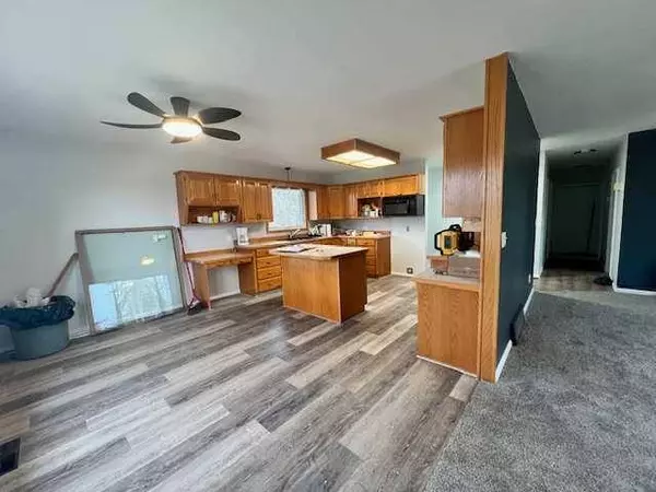 5122 48 AVE, Forestburg, AB T0B 1N0