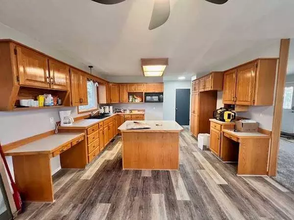 5122 48 AVE, Forestburg, AB T0B 1N0