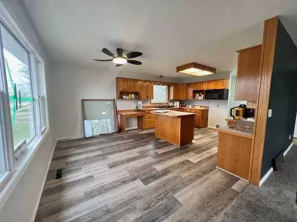 5122 48 AVE, Forestburg, AB T0B 1N0