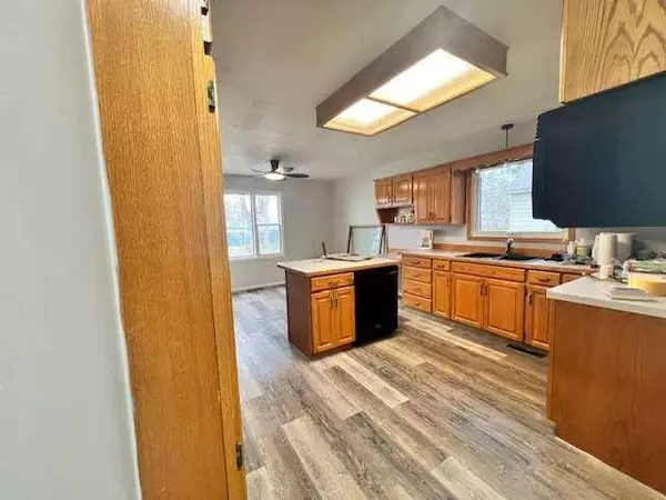 5122 48 AVE, Forestburg, AB T0B 1N0