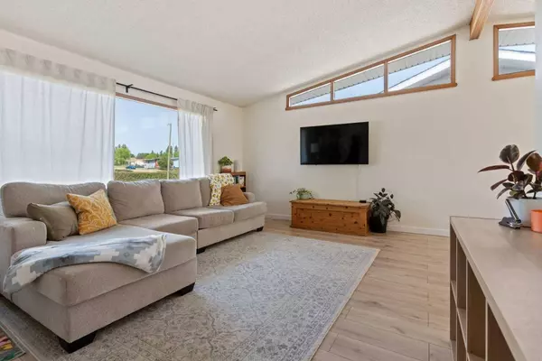 5312 53 AVE, Bashaw, AB T0B 0H0