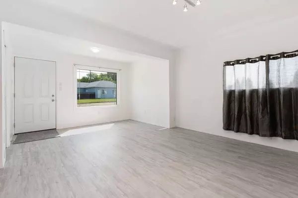 5017 48 ST, Sedgewick, AB T0B 4C0