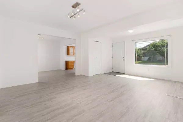 5017 48 ST, Sedgewick, AB T0B 4C0