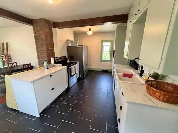 4907 42 ST, Camrose, AB T4V 1A2