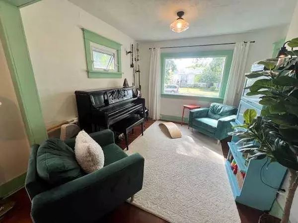 4907 42 ST, Camrose, AB T4V 1A2