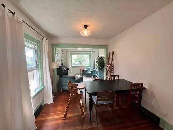 4907 42 ST, Camrose, AB T4V 1A2