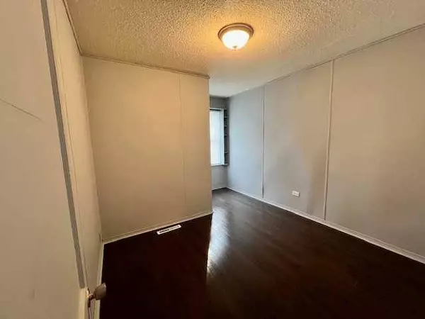 5004 48 AVE, Forestburg, AB T0B 1N0