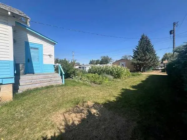 4811 46 AVE, Forestburg, AB T0B 1N0