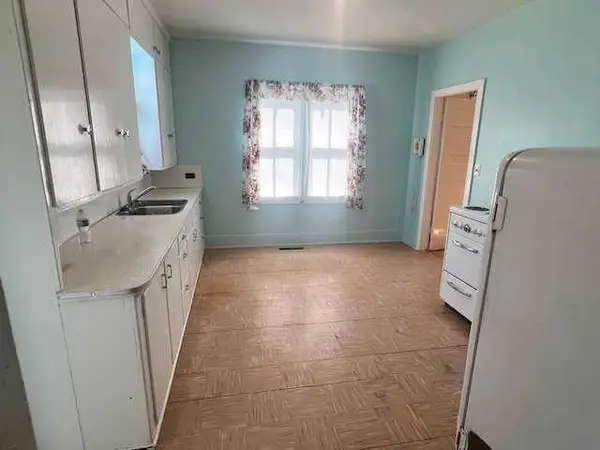 4811 46 AVE, Forestburg, AB T0B 1N0