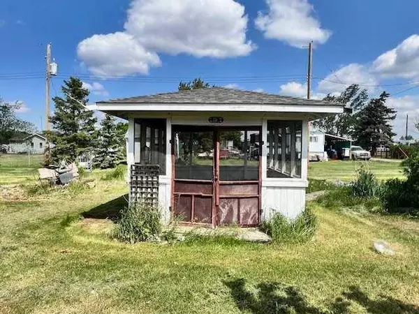 6 1 AVE, Round Hill, AB T0B 3Z0