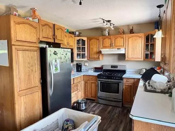 6 1 AVE, Round Hill, AB T0B 3Z0