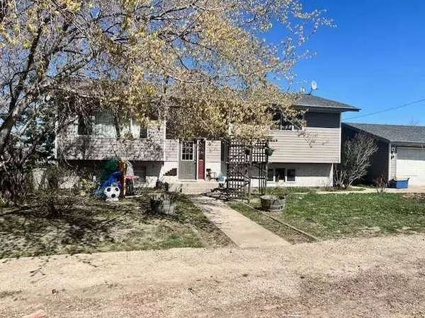 6 1 AVE, Round Hill, AB T0B 3Z0