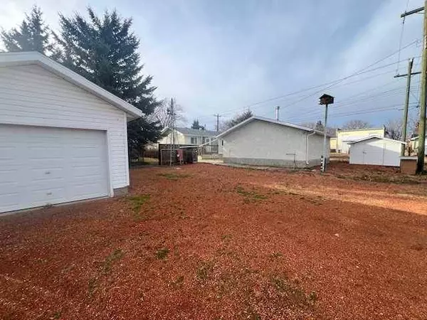 4913 47 AVE, Forestburg, AB T0B 1N0