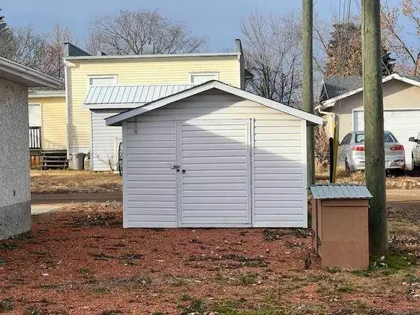 4913 47 AVE, Forestburg, AB T0B 1N0