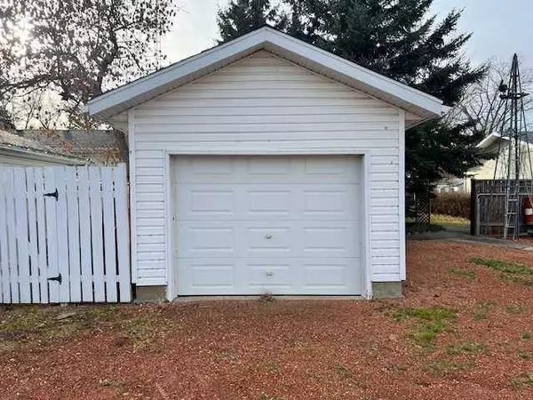 4913 47 AVE, Forestburg, AB T0B 1N0