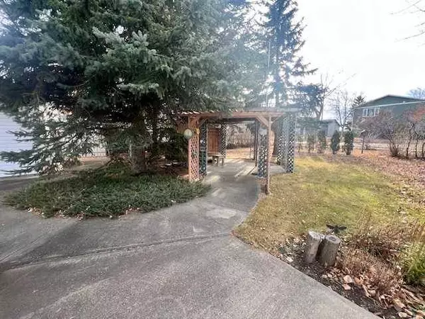 4913 47 AVE, Forestburg, AB T0B 1N0