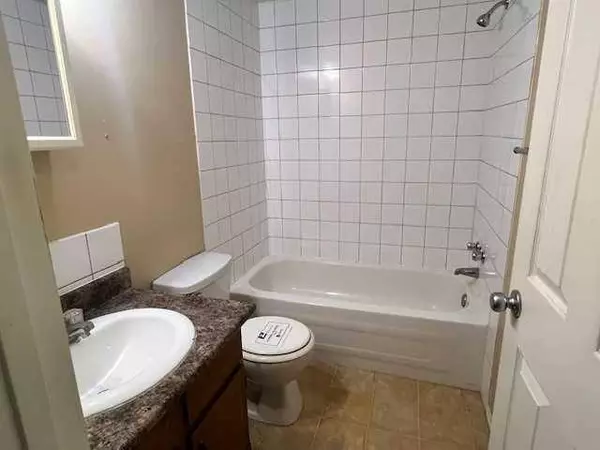 5418 52 ST ##205, Camrose, AB T4V 4A6