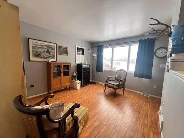 211 Lady Helen AVE W, Galahad, AB T0B 1R0