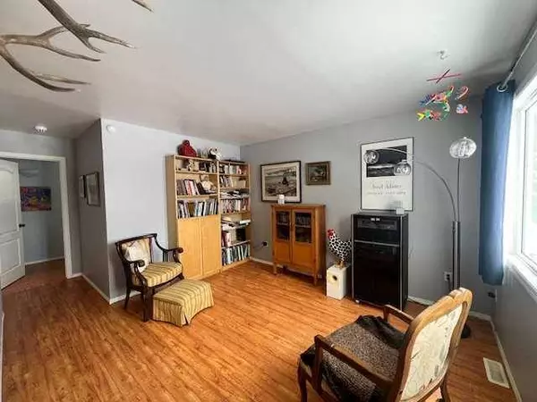 211 Lady Helen AVE W, Galahad, AB T0B 1R0