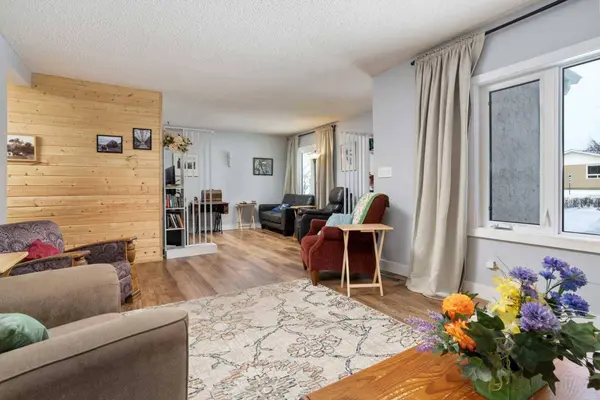 5615 49 AVE, Killam, AB T0B 2L0