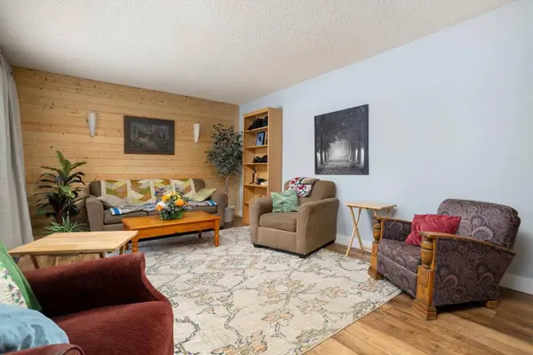 5615 49 AVE, Killam, AB T0B 2L0