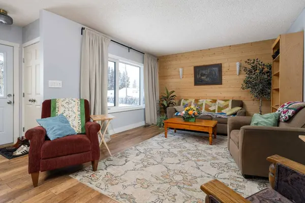 5615 49 AVE, Killam, AB T0B 2L0