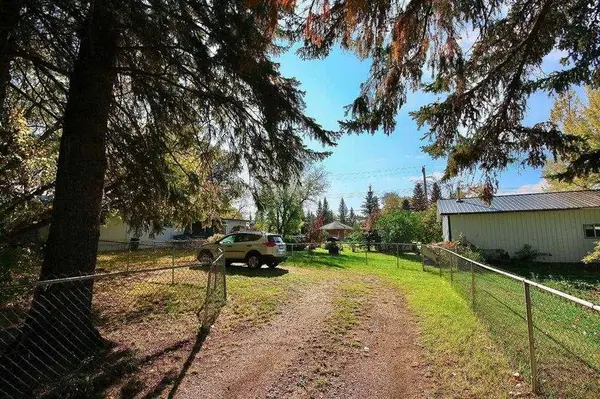 217 McLeod ST, Ferintosh, AB T0B 1M0
