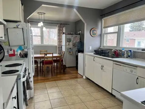 5117 49 AVE, Forestburg, AB T0B 1N0