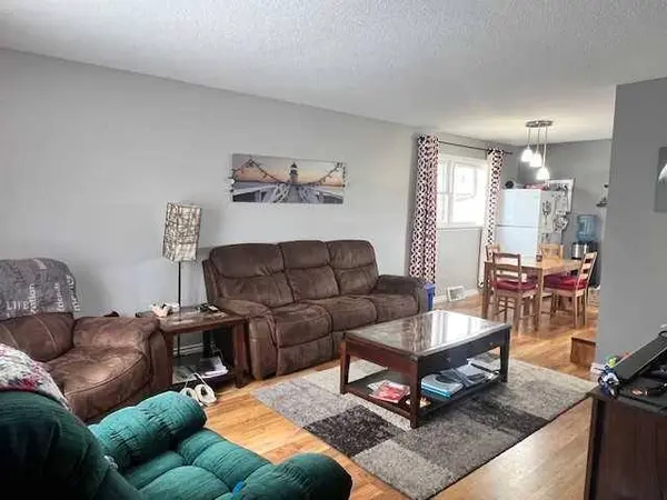 5117 49 AVE, Forestburg, AB T0B 1N0