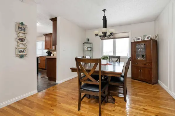 5410 47 AVE W, Forestburg, AB T0B 1N0