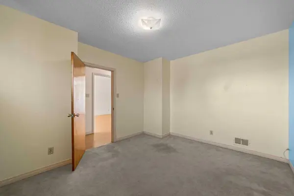 4926 49 ST, Killam, AB T0B 2L0