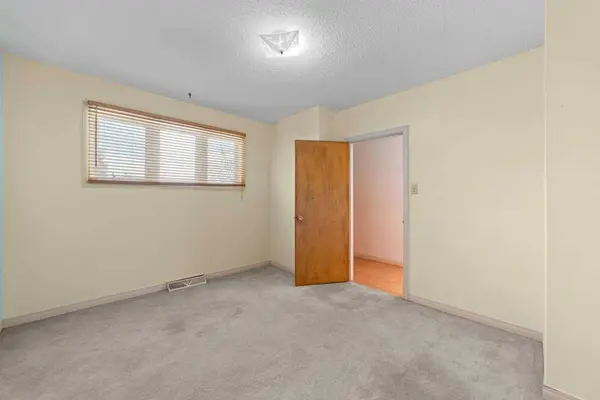4926 49 ST, Killam, AB T0B 2L0