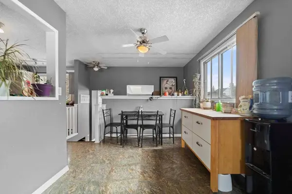 4925 49 ST, Killam, AB T0B 2L0