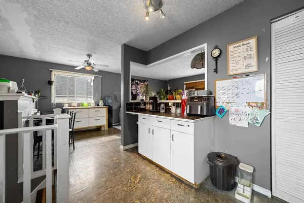 4925 49 ST, Killam, AB T0B 2L0