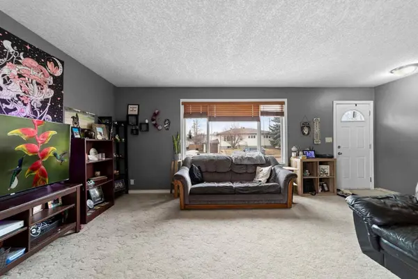 4925 49 ST, Killam, AB T0B 2L0