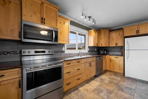 6203 48B AVE, Camrose, AB T4V 0M2