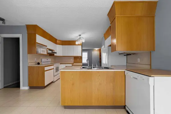 5114 48 ST, Strome, AB T0B 4H0