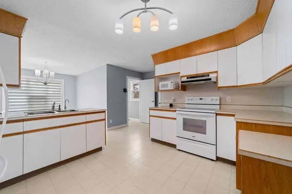 5114 48 ST, Strome, AB T0B 4H0