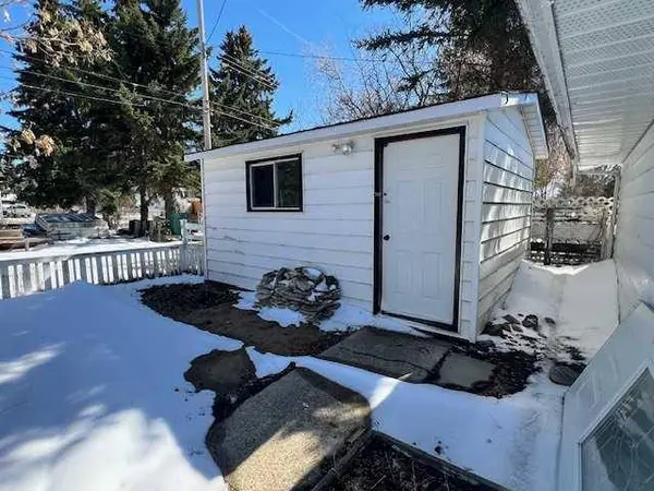 5021 47 ST, Daysland, AB T0B 1N0