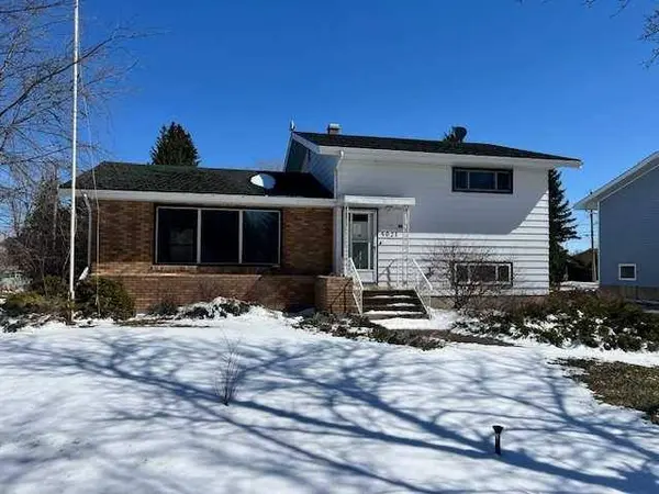 5021 47 ST, Daysland, AB T0B 1N0