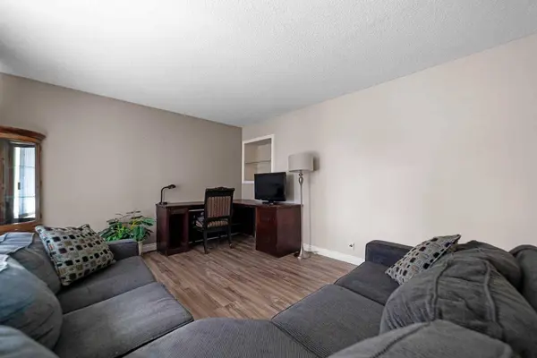 4206 60 Street Close, Camrose, AB T4V 2H3