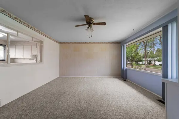 5805 48A AVE, Camrose, AB T4V 0L4