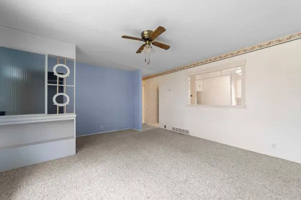 5805 48A AVE, Camrose, AB T4V 0L4